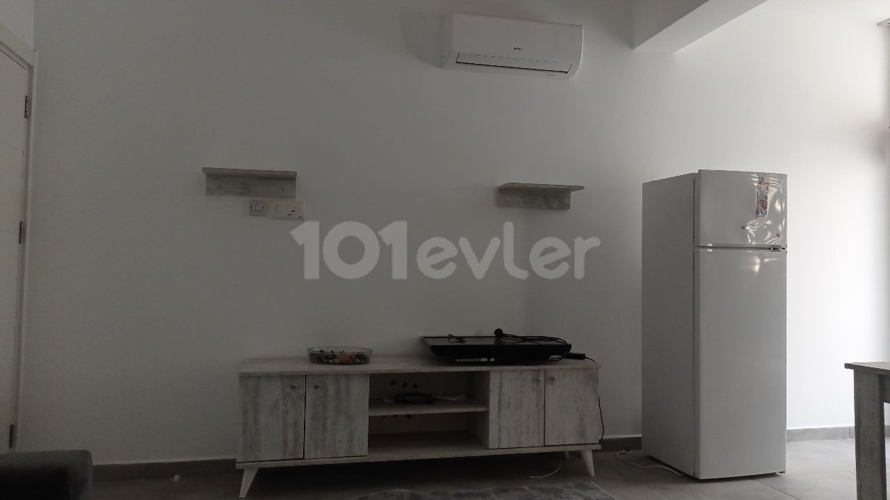 Gönyeli bölgesinde otobüs duraklarının önünde yeni eşyalı kiralık 2+1 daire