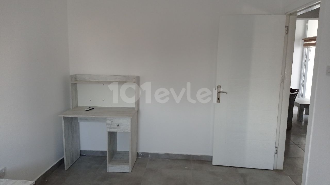 Gönyeli bölgesinde otobüs duraklarının önünde yeni eşyalı kiralık 2+1 daire