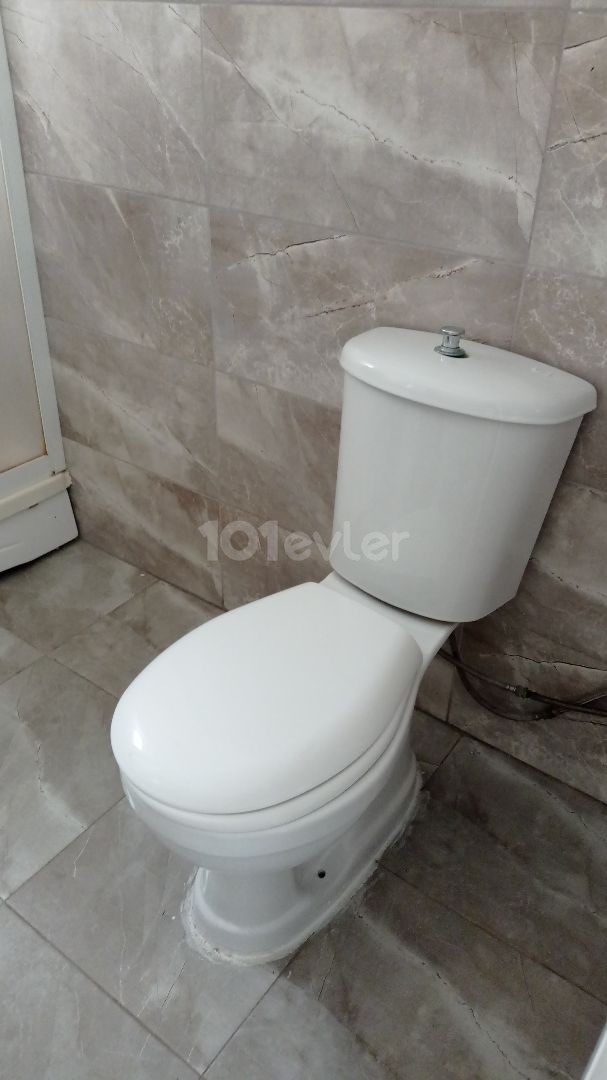 Gönyeli bölgesinde otobüs duraklarının önünde yeni eşyalı kiralık 2+1 daire