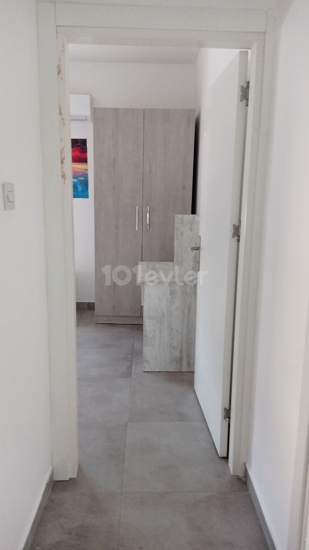 Gönyeli bölgesinde otobüs duraklarının önünde yeni eşyalı kiralık 2+1 daire