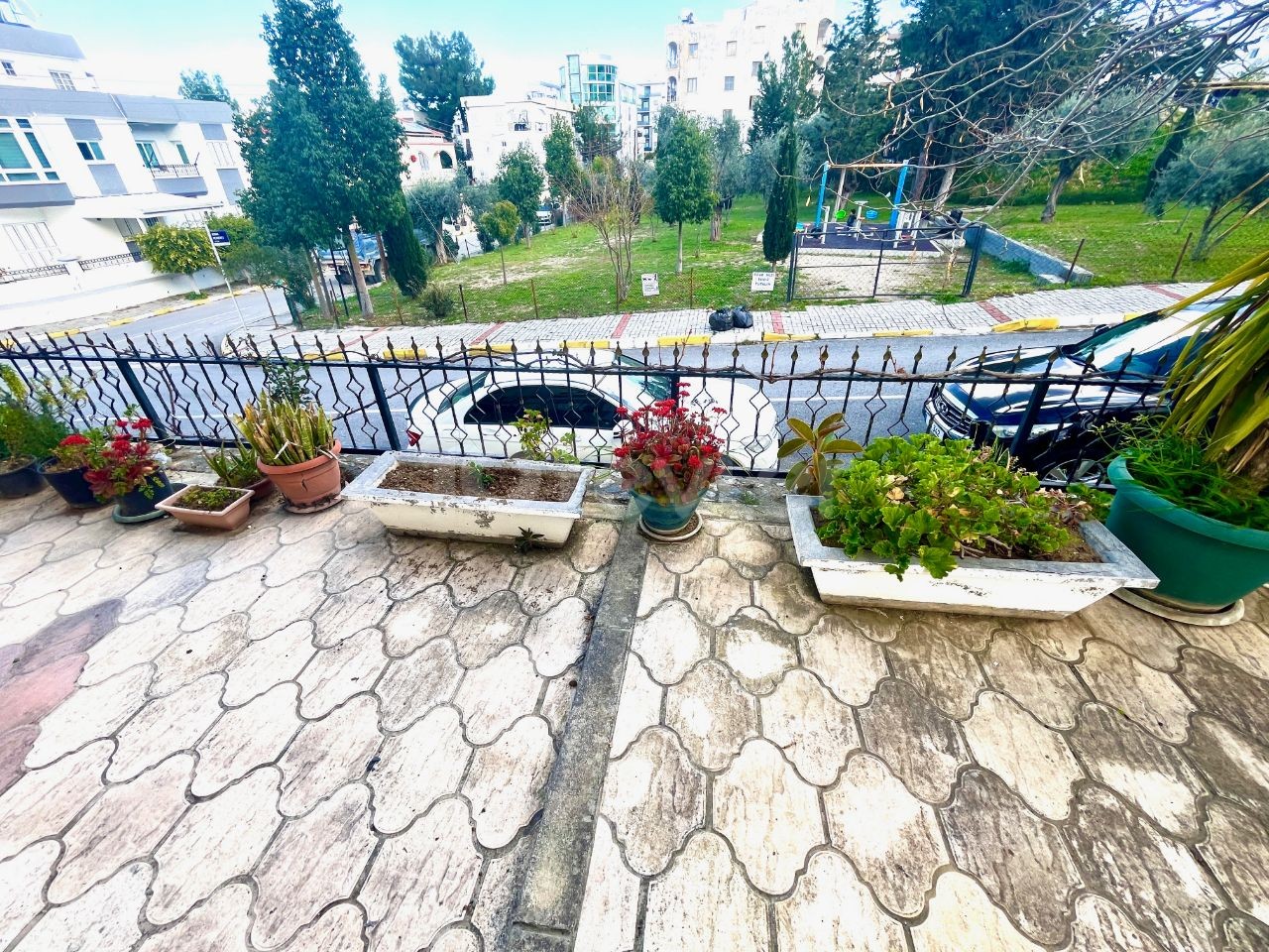 CENTRAL KYRENIA , SPECIOUS GARDEN FLAT 3+1, 135M2, OPPOSITE GREEN AREA , WELL LOOKED AFTER , CLOSE TO ALL AMENITIES 