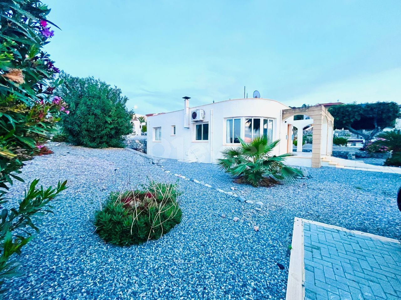 GİRNE ESENTEPE - SCHÖNER FREISTEHENDER BUNGALOV MIT DACHTERRASSE UND MEERBLICK