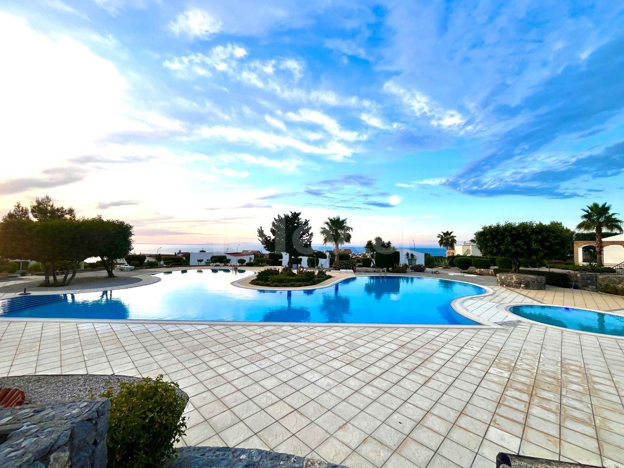 GİRNE ESENTEPE - SCHÖNER FREISTEHENDER BUNGALOV MIT DACHTERRASSE UND MEERBLICK