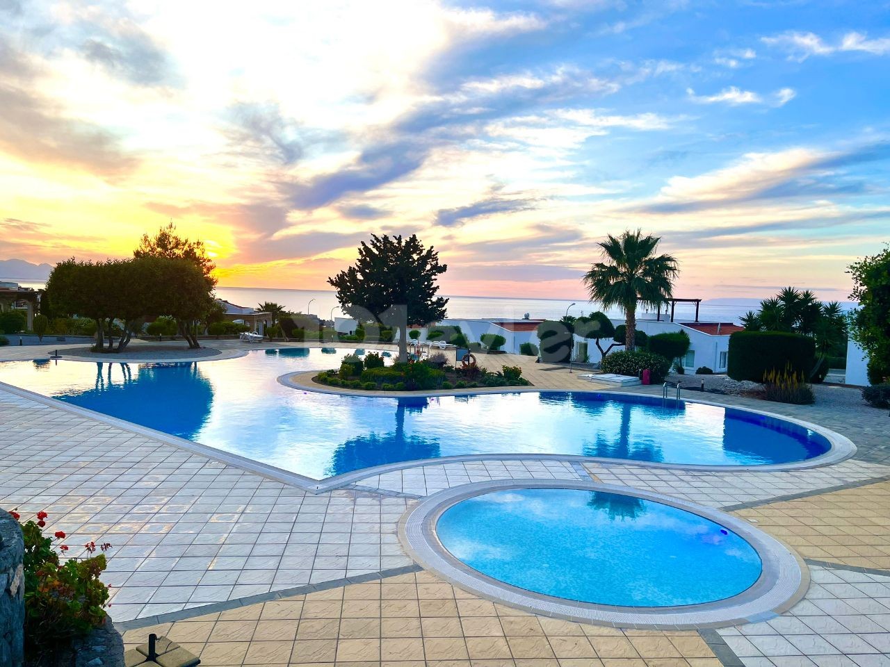 GİRNE ESENTEPE - SCHÖNER FREISTEHENDER BUNGALOV MIT DACHTERRASSE UND MEERBLICK