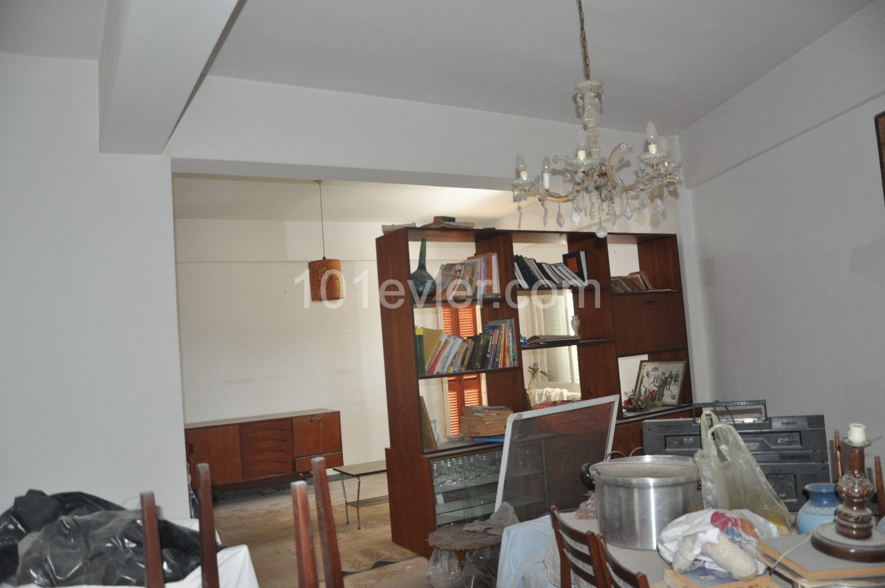 3 + 2 200 M2 APARTMENT WITH GARDEN IN ALAYKOY ** 