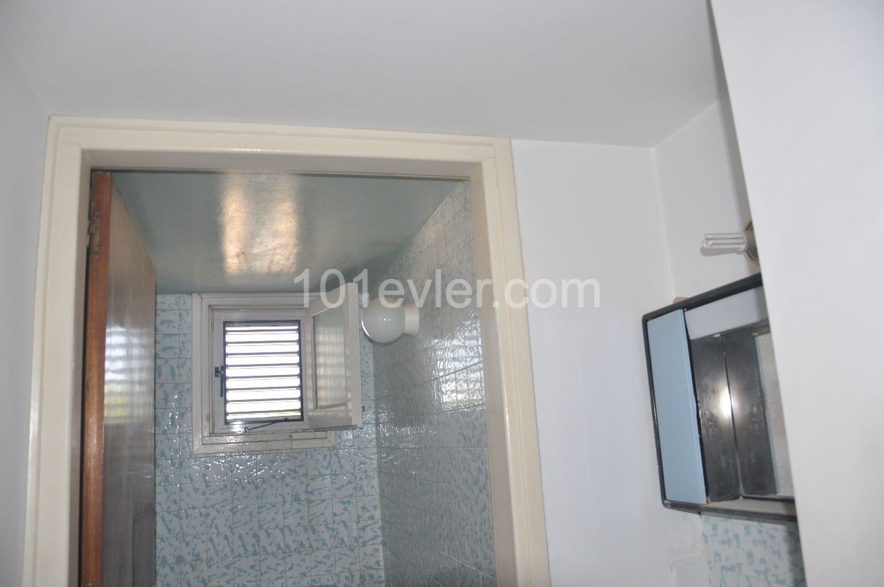 3 + 2 200 M2 APARTMENT WITH GARDEN IN ALAYKOY ** 