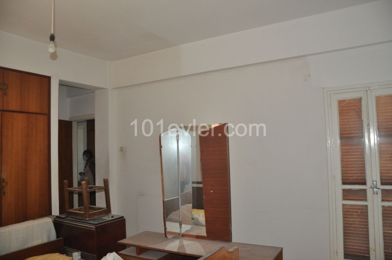 3 + 2 200 M2 APARTMENT WITH GARDEN IN ALAYKOY ** 