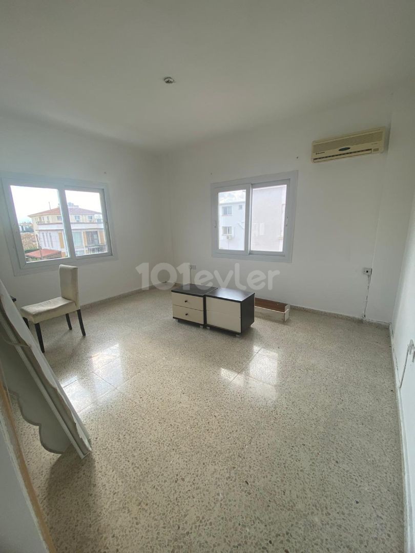 Yenikentte Damdelen petrol arkasi kiralık  3+1 daire 