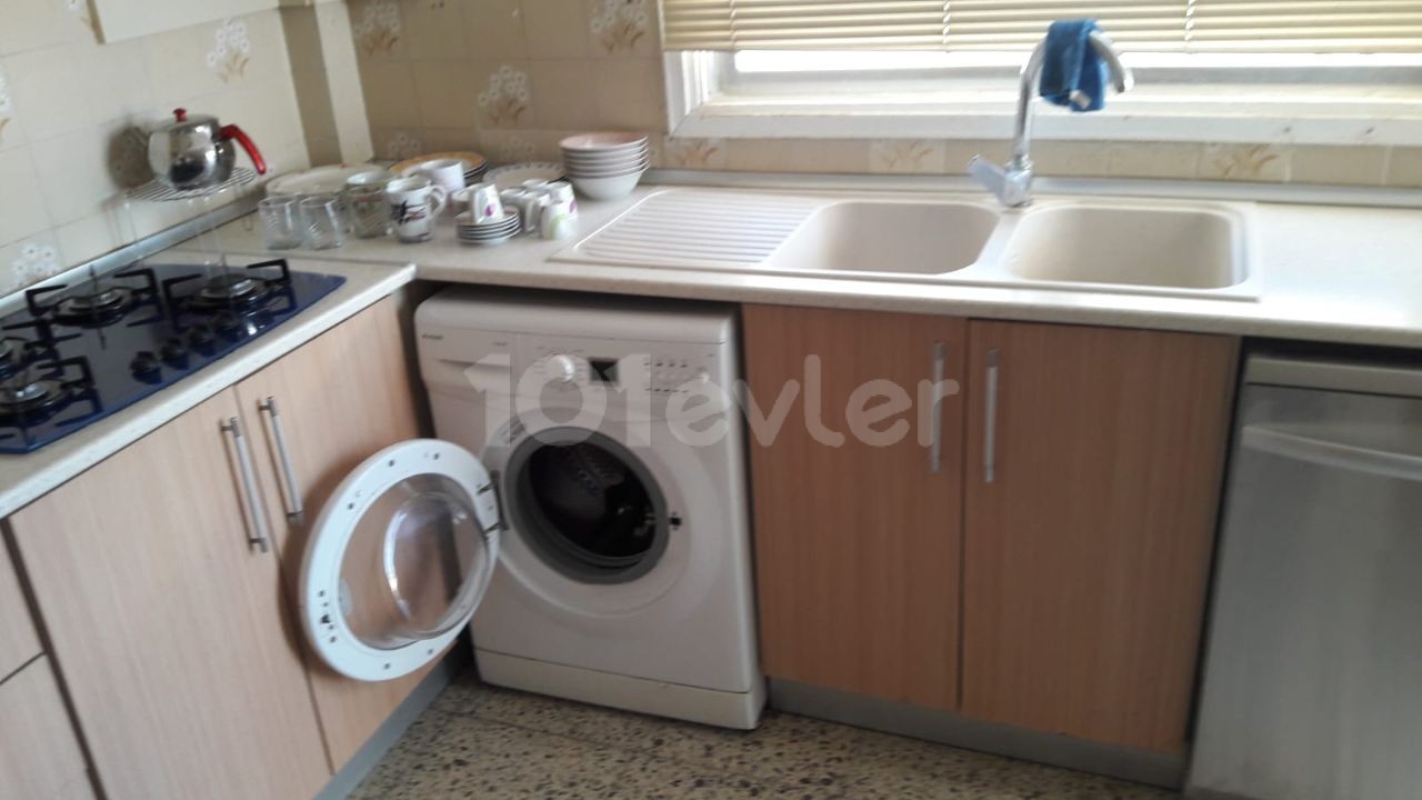 138 M2 3 + 1 48500 stgye اپارتمان در Ortaköy 