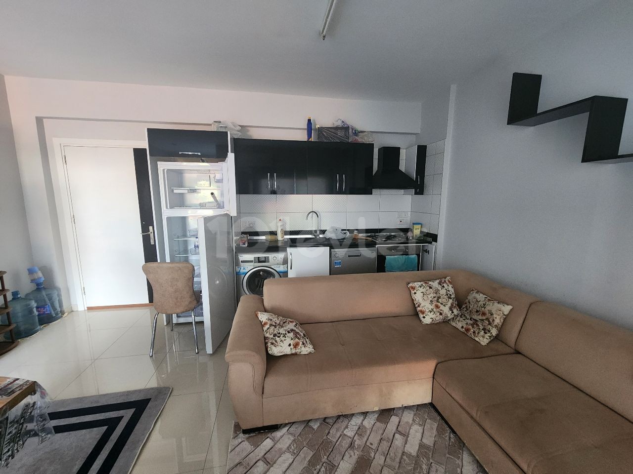 Kizilbasta muhteşem lokasyonda kiralık  90 m2 2+1 full eşyalı 5 yıllık 3.katta ara kat Daire 