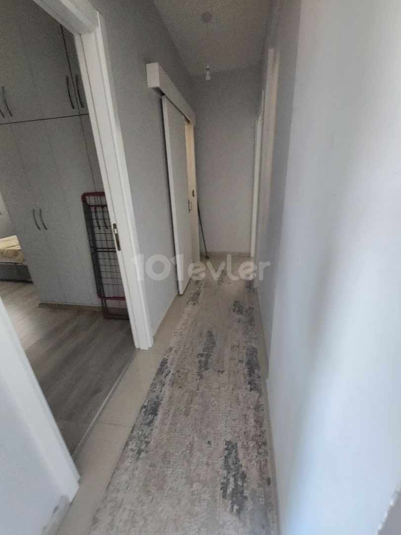 Kizilbasta muhteşem lokasyonda kiralık  90 m2 2+1 full eşyalı 5 yıllık 3.katta ara kat Daire 