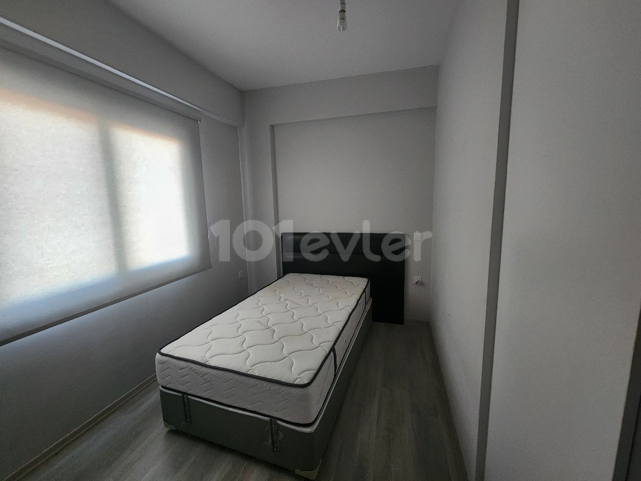 Kizilbasta muhteşem lokasyonda kiralık  90 m2 2+1 full eşyalı 5 yıllık 3.katta ara kat Daire 