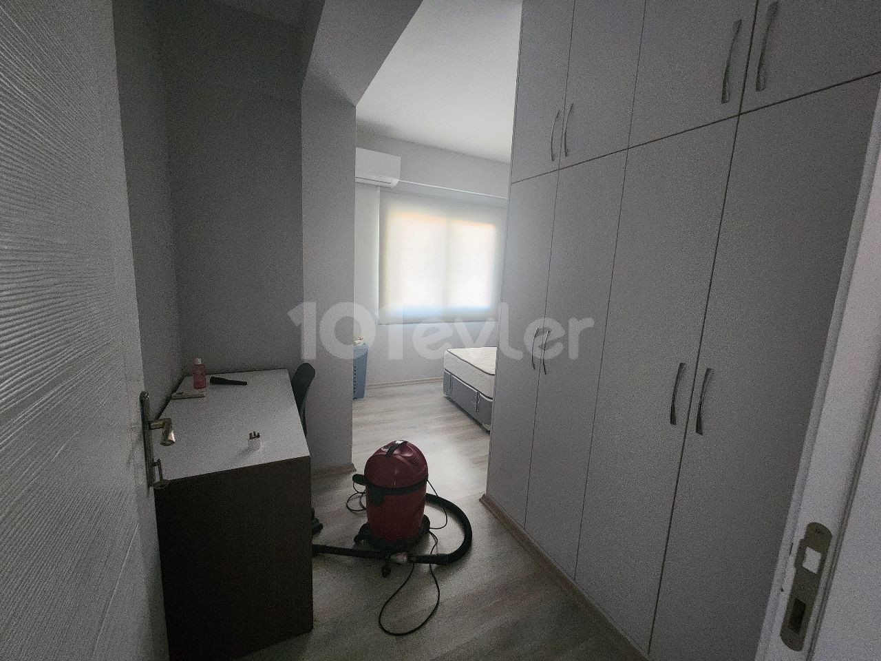 Kizilbasta muhteşem lokasyonda kiralık  90 m2 2+1 full eşyalı 5 yıllık 3.katta ara kat Daire 