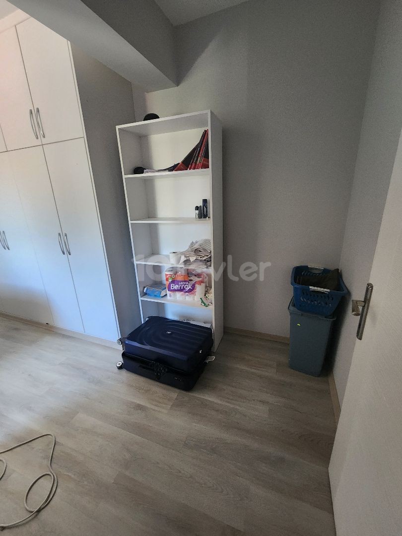 Kizilbasta muhteşem lokasyonda kiralık  90 m2 2+1 full eşyalı 5 yıllık 3.katta ara kat Daire 