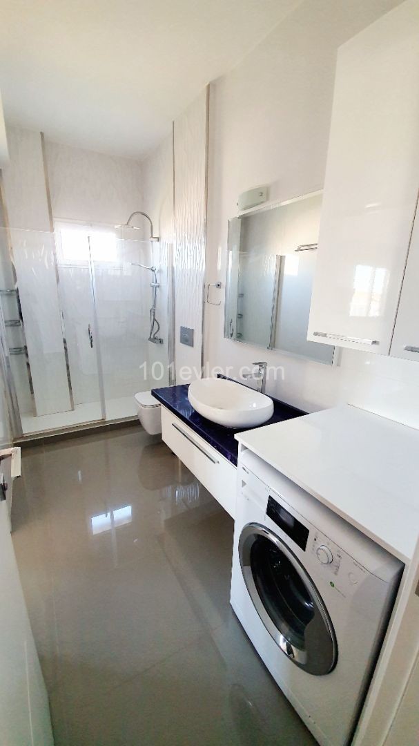 05428561212 ,Türk kocanlı, Yenikent'te, 3 tarafi villa ile çevrili, modern, villa konforunda apartman daire-136m2