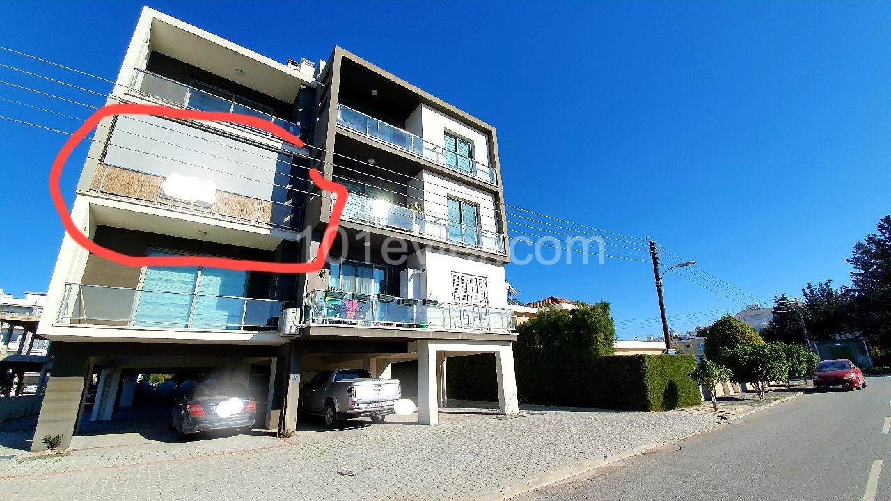 05428561212 ,Türk kocanlı, Yenikent'te, 3 tarafi villa ile çevrili, modern, villa konforunda apartman daire-136m2