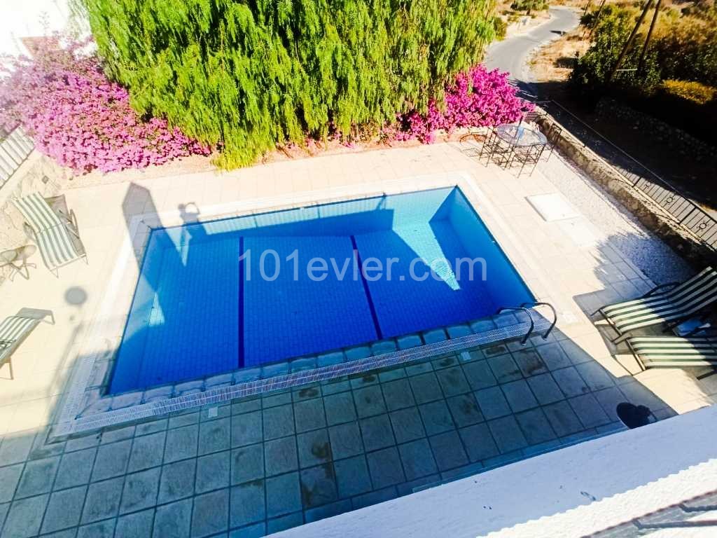 3+1 villa zu vermieten in Karmi mit Pool ** 