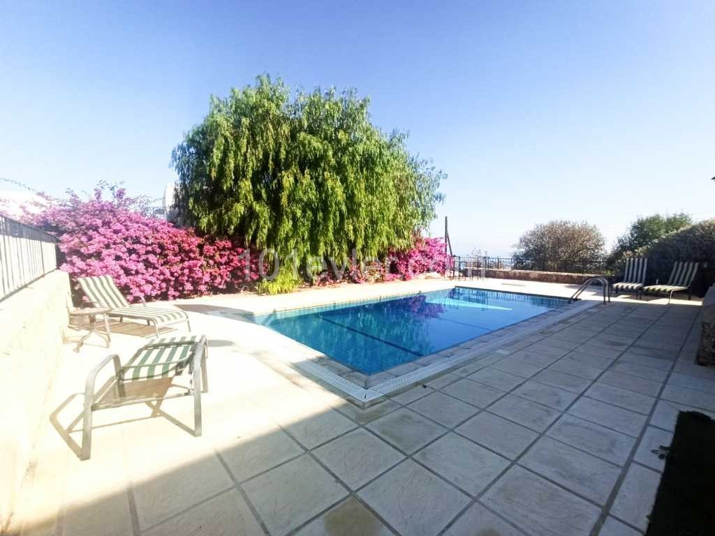 3+1 villa for rent in Karmi with pool in the complex ** 