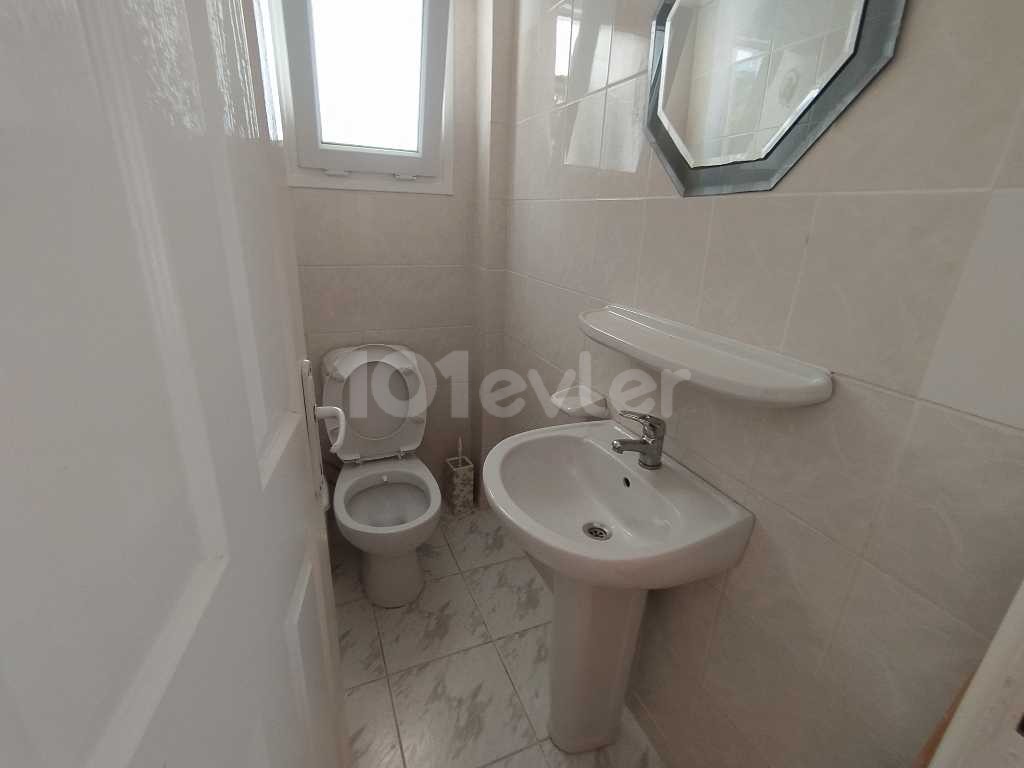 Girne ozanköy de satılık site içerisinde 3+1 villa hisseli