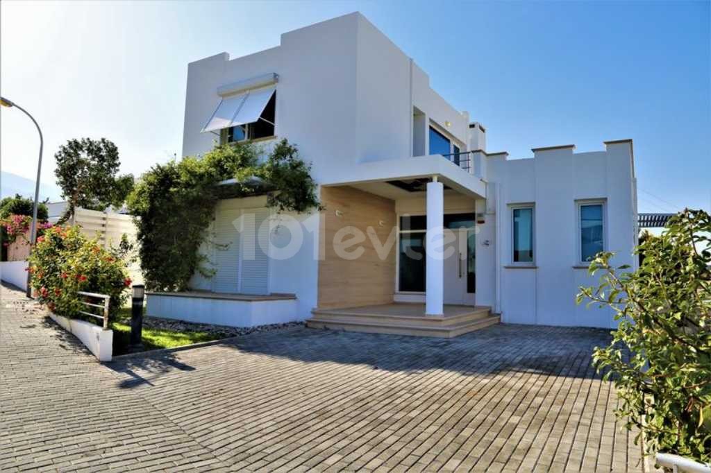 Jahresmiete villa in Kyrenia Chatalköy 200MT vom Meer 4 + 1 Villa mit Pool (wird der Familie zur Verfügung gestellt) ** 