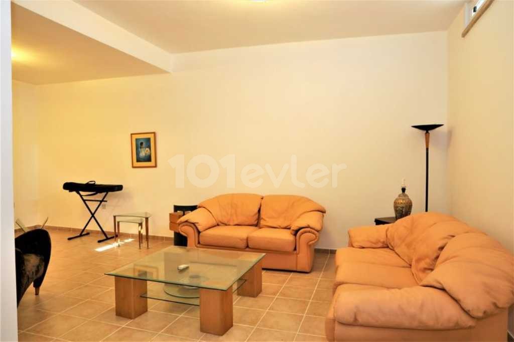 Jahresmiete villa in Kyrenia Chatalköy 200MT vom Meer 4 + 1 Villa mit Pool (wird der Familie zur Verfügung gestellt) ** 