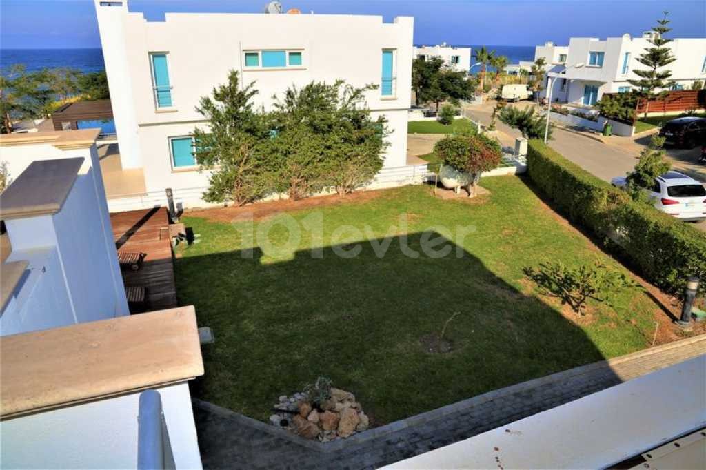 Jahresmiete villa in Kyrenia Chatalköy 200MT vom Meer 4 + 1 Villa mit Pool (wird der Familie zur Verfügung gestellt) ** 