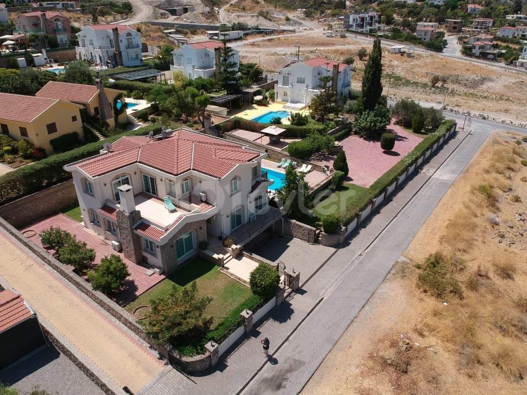 Роскошная villa площадью 420 м2 на ПРОДАЖУ mit великолепным видом горы и море на участке площаладою 1.5 окадо. я