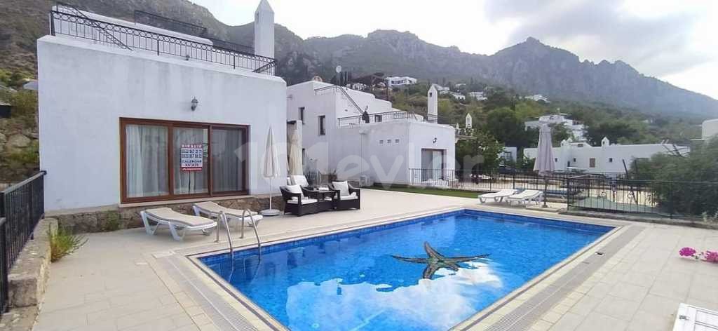 Girne karmi de kiralık 3+1 havuzlu villa