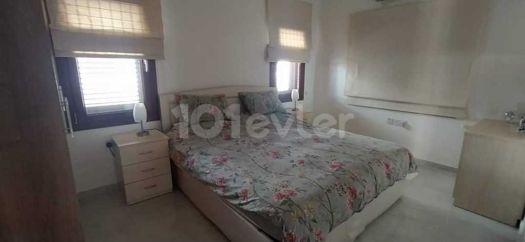 Girne karmi de kiralık 3+1 havuzlu villa