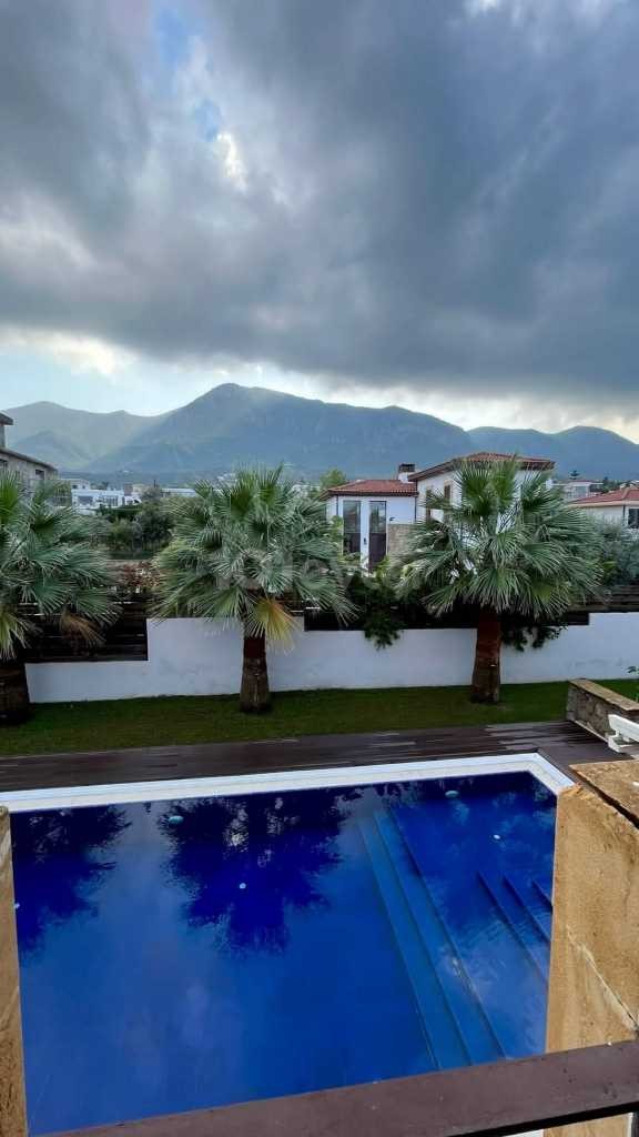 4+1 villa with pool for sale in Girne Bellapais