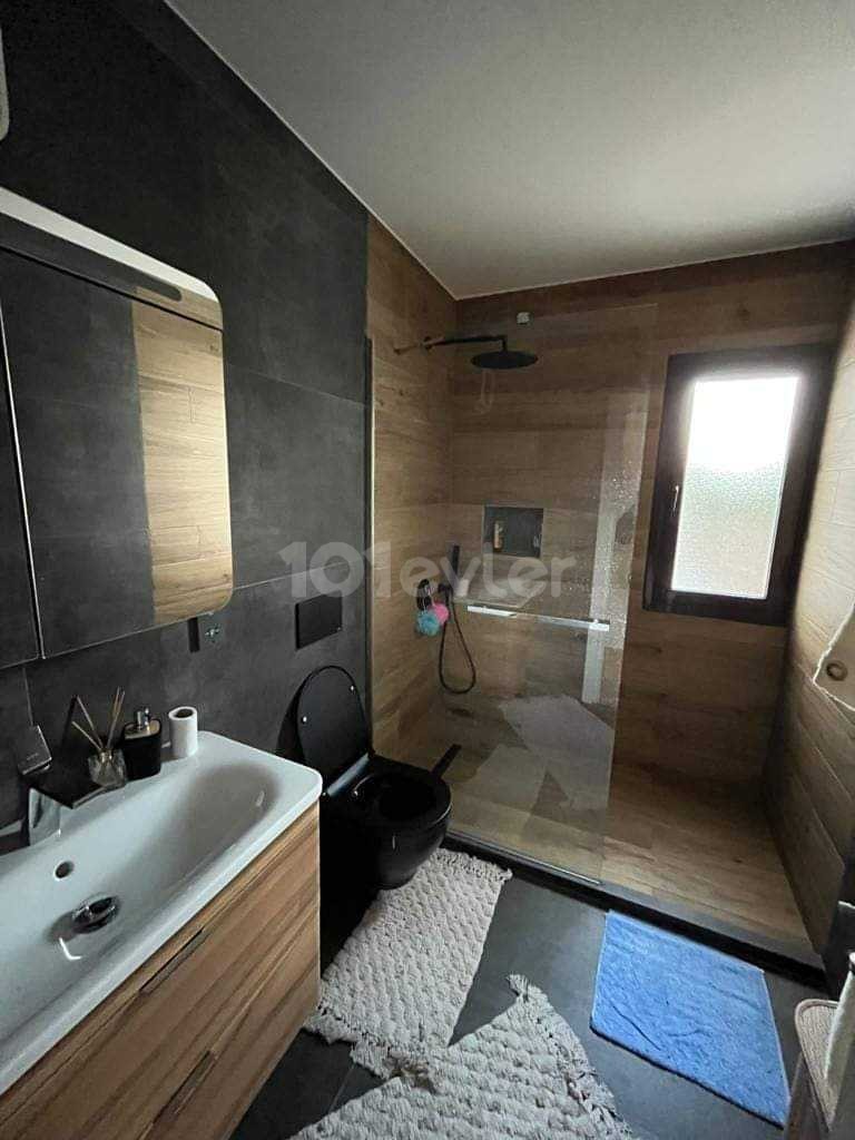 Girne Bellapais te satilik 4+1  havuzlu villa 