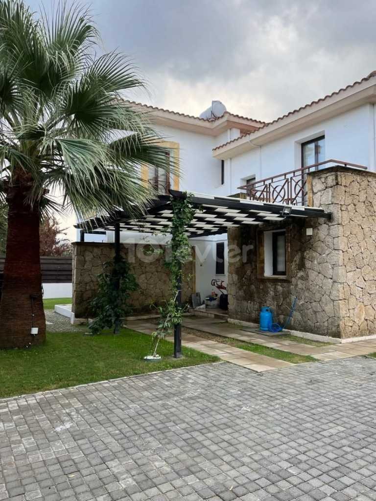 4+1 villa with pool for sale in Girne Bellapais