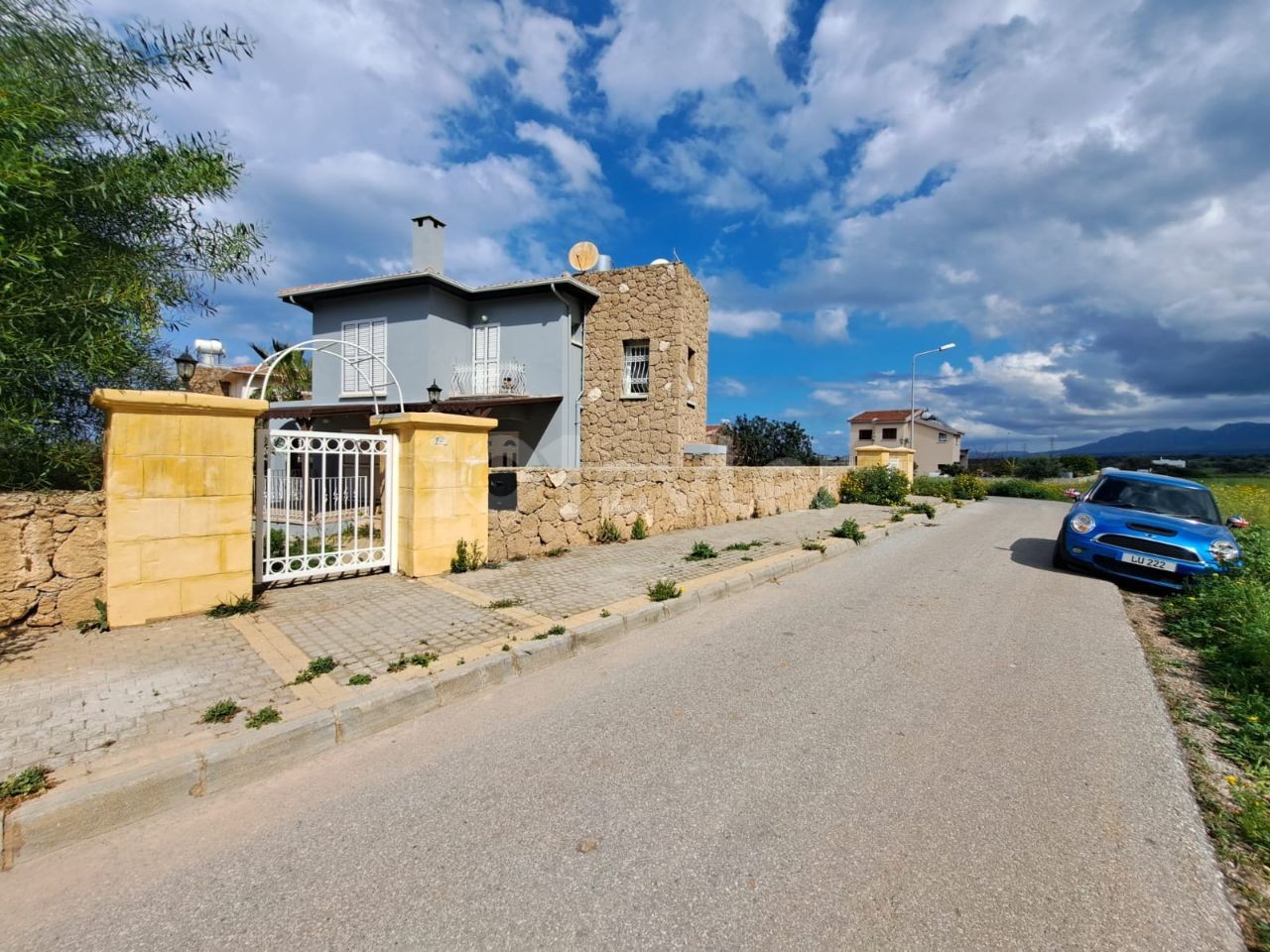 Corner 3+1 Villa for sale in the area of Girne Eleksus Hotel. 