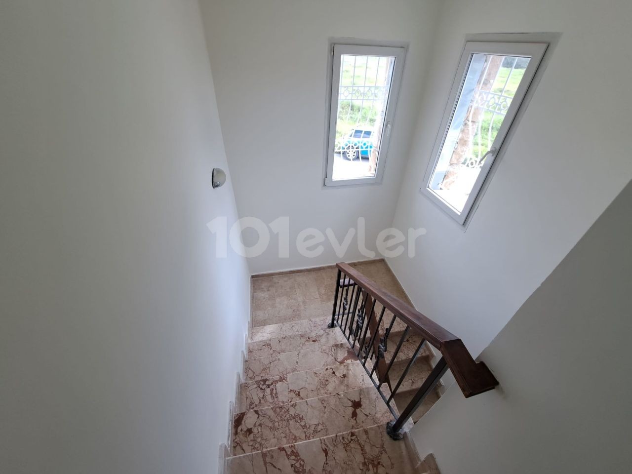 Corner 3+1 Villa for sale in the area of Girne Eleksus Hotel. 