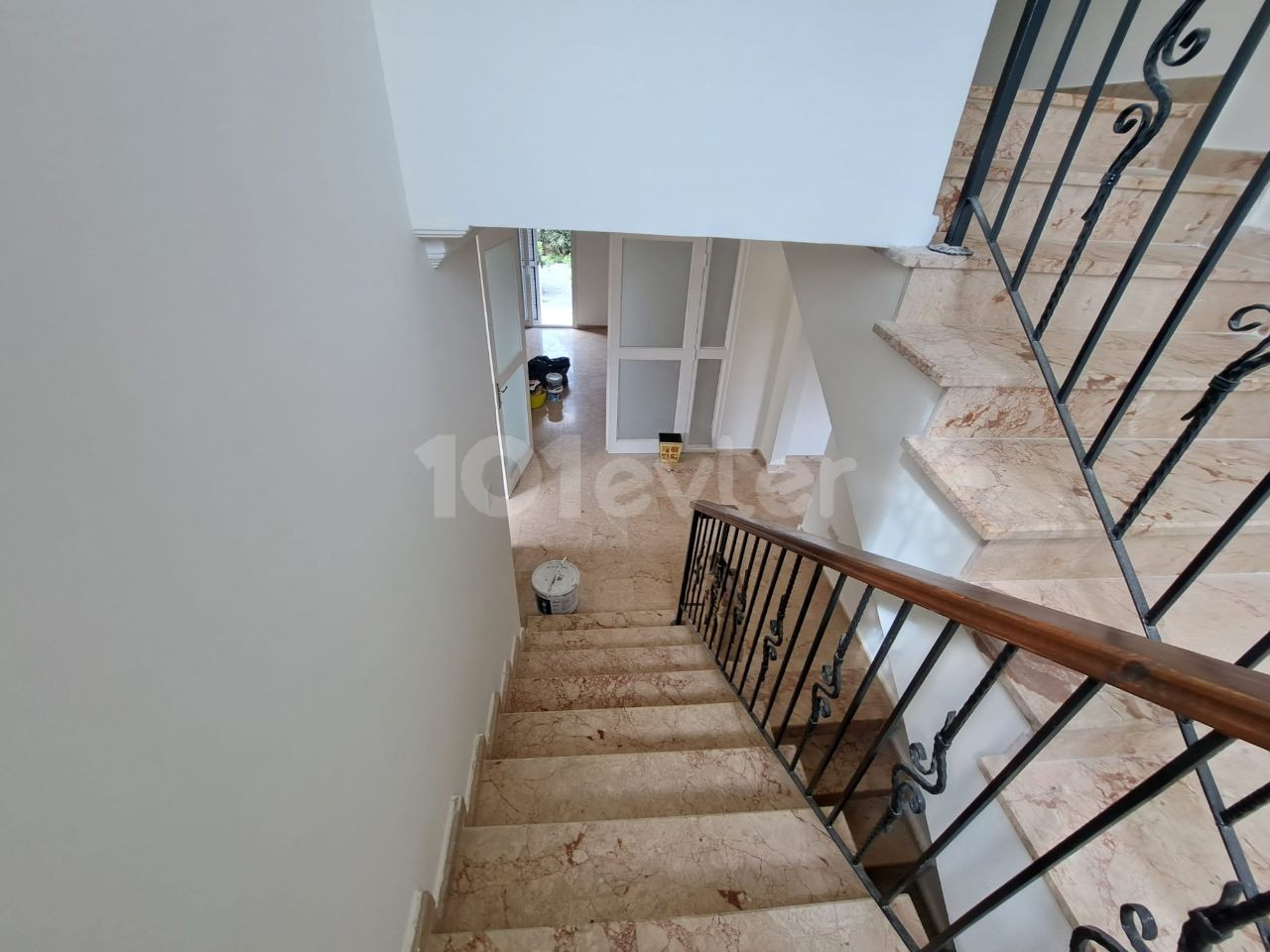 Corner 3+1 Villa for sale in the area of Girne Eleksus Hotel. 