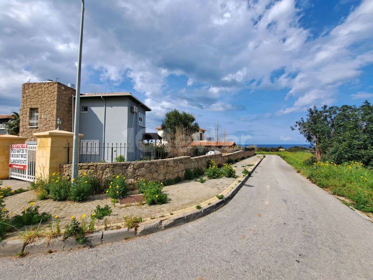 Corner 3+1 Villa for sale in the area of Girne Eleksus Hotel. 