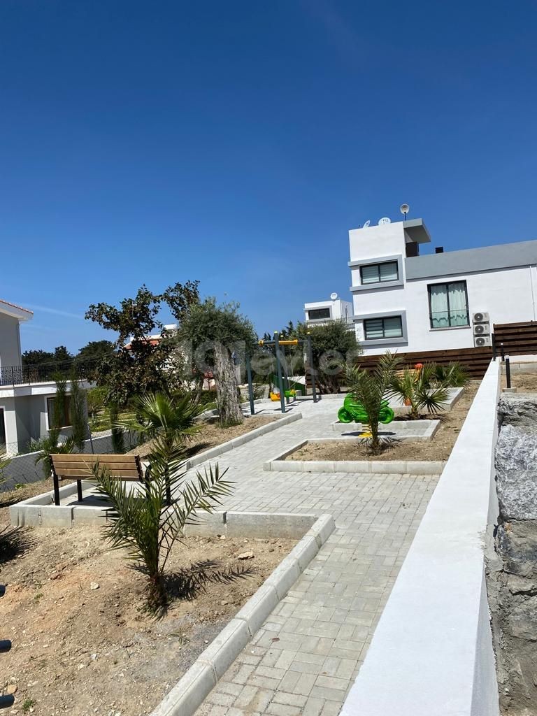 Girne Alsancak'ta kiralık 2+1 tek kişilik iki yataklı dubleks villa