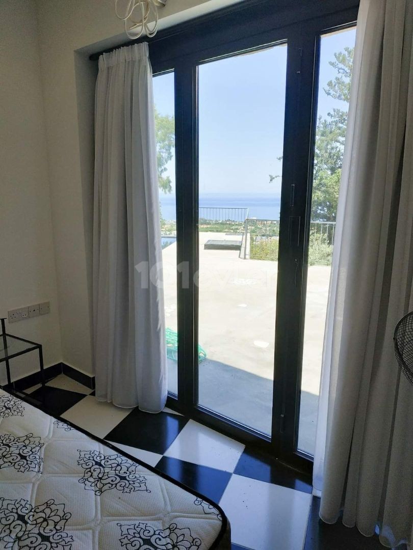 VILLA MIT HERRLICHER AUSSICHT ZUM VERKAUF IN KYRENIA LAPTA 3+1 220m2