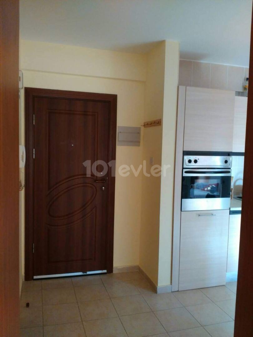 ZU VERMIETEN KYRENIA ZENTRUM 2 + 1 WOHNUNG ** 