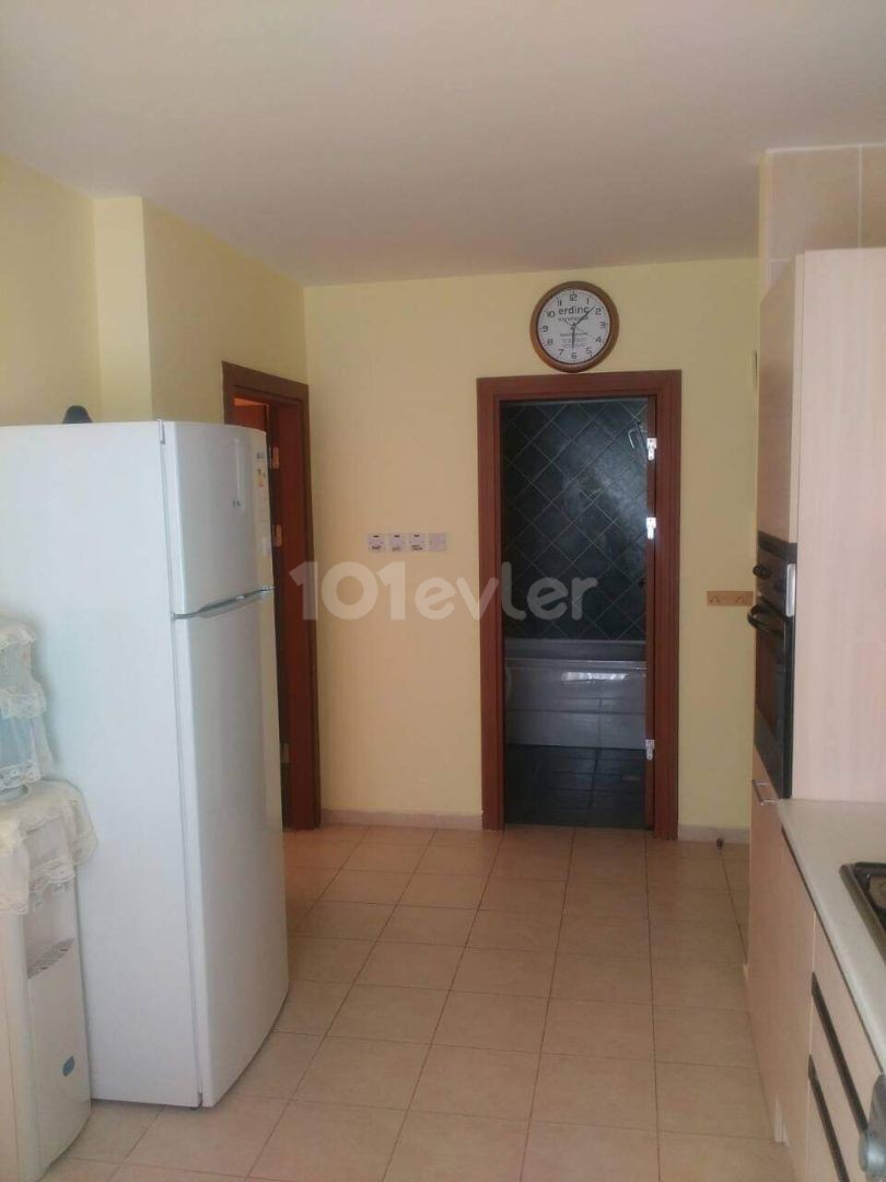 ZU VERMIETEN KYRENIA ZENTRUM 2 + 1 WOHNUNG ** 