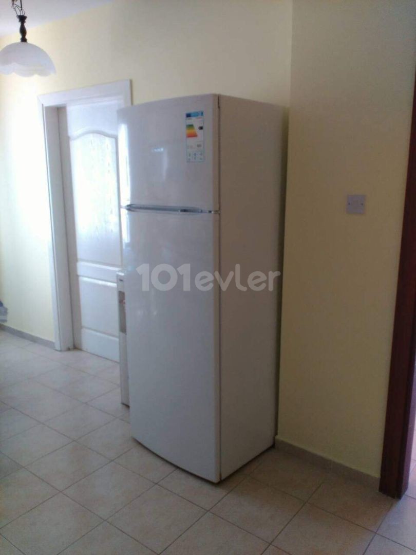 ZU VERMIETEN KYRENIA ZENTRUM 2 + 1 WOHNUNG ** 