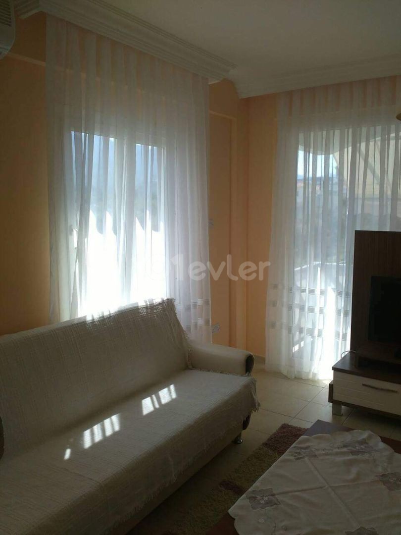 ZU VERMIETEN KYRENIA ZENTRUM 2 + 1 WOHNUNG ** 