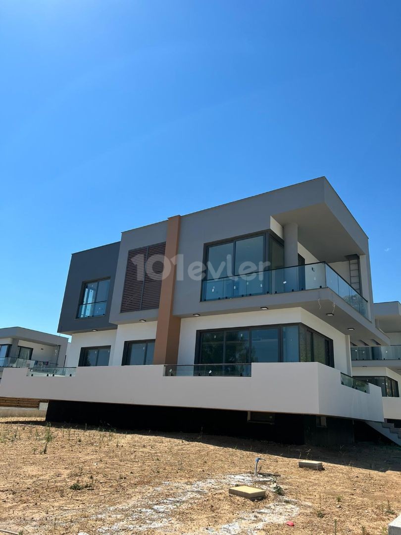 EDREMIT VILLAS 3+1 - 230m2 (+120m2 Keller) ** 