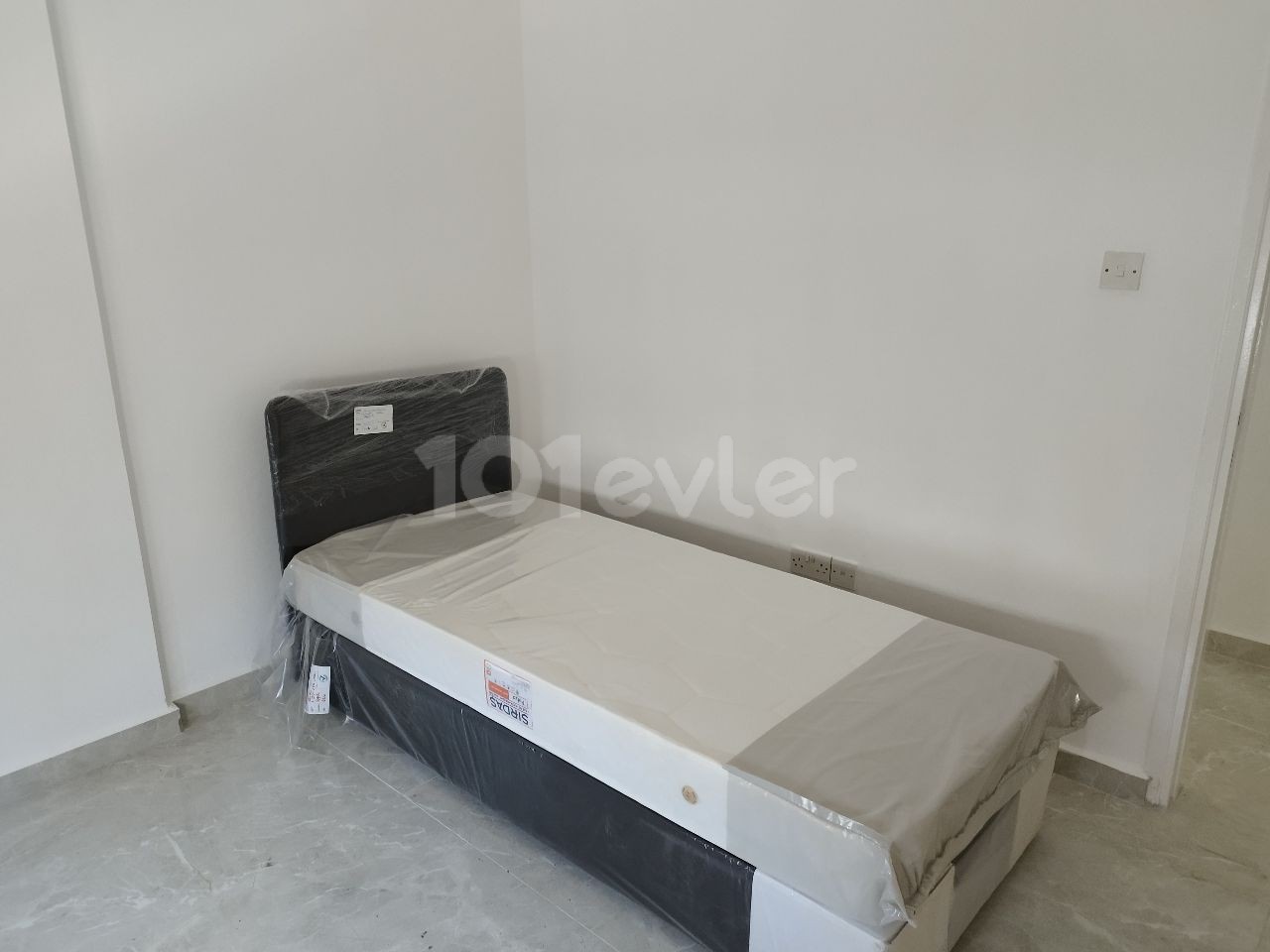 KYRENIA CENTRAL RENTAL 2 + 1 APARTMENT FULLY FURNISHED NEWLY RENOVATED (ITEMS ARE ZERO) ** 