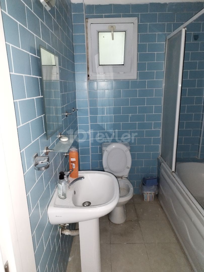 Girne merkez kiralık eşyalı 2+1 daire Lord's Palace Hotel civarı