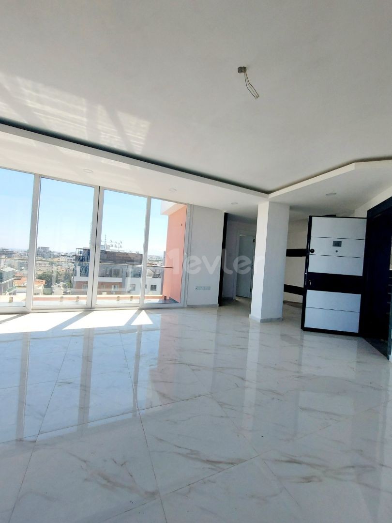 Girne merkez şehrin göbeğinde ama şehrin kalabalığından uzakta 2+1  penthouse taşınmaya hazır