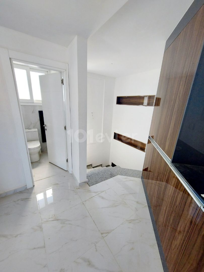 2+1 penthouse in the center of Kyrenia, in the heart of the city, but away from the crowds of the city, ready to move