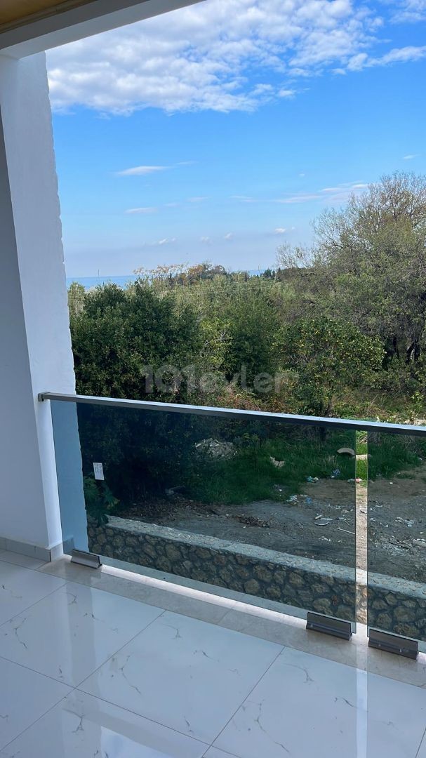 LAPTA kiralık 2+1 DAİRE yeni bitmiş bina EŞYASIZ