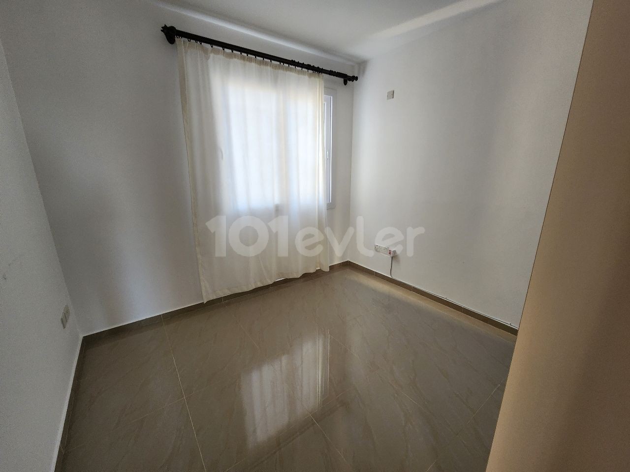 Opportunity for sale in Alsancak 2+1 apartment in a complex with pool