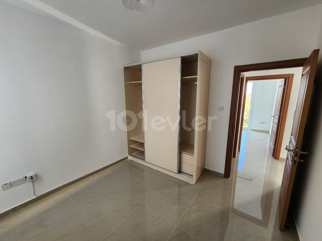 Opportunity for sale in Alsancak 2+1 apartment in a complex with pool